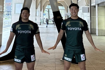 ＰＲ川崎太雅とＦＢ大藪洸太（右）