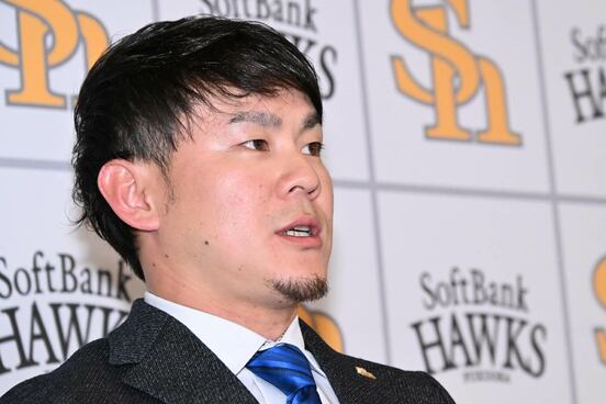 契約更改を終え、会見した牧原大成