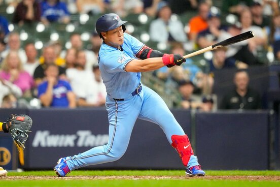 貧打のやり玉に挙がる岡本（ロイター）