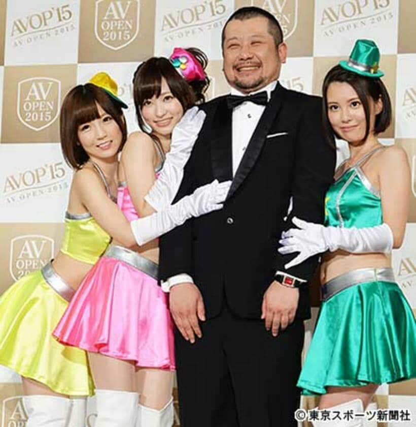左から佐倉絆、天使もえ、ケンドーコバヤシ、松岡ちな
