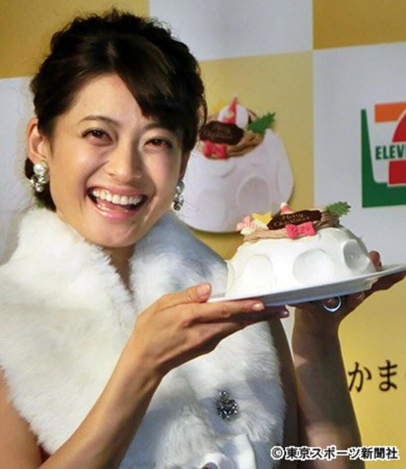 イベントで笑顔を見せる乙葉