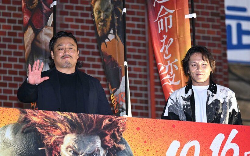 映画「ストリートファイター／ザ・ムービー」日本凱旋特別イベントに参加した後藤洋央紀（左）と狩野英孝