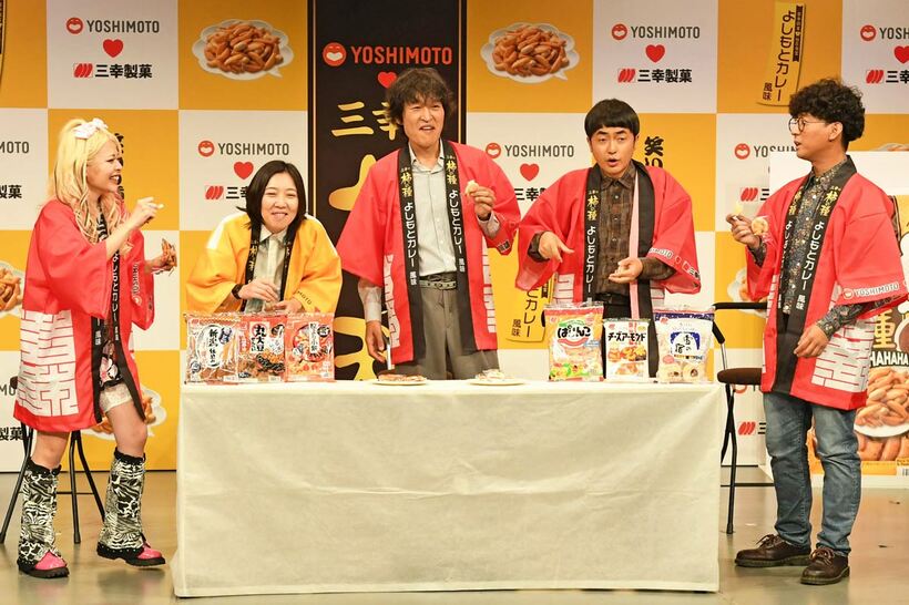 左からエルフの荒川・はる、千原ジュニア、たくろうの赤木・きむら