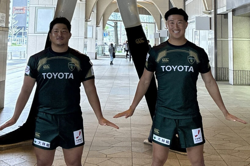 ＰＲ川崎太雅とＦＢ大藪洸太（右）