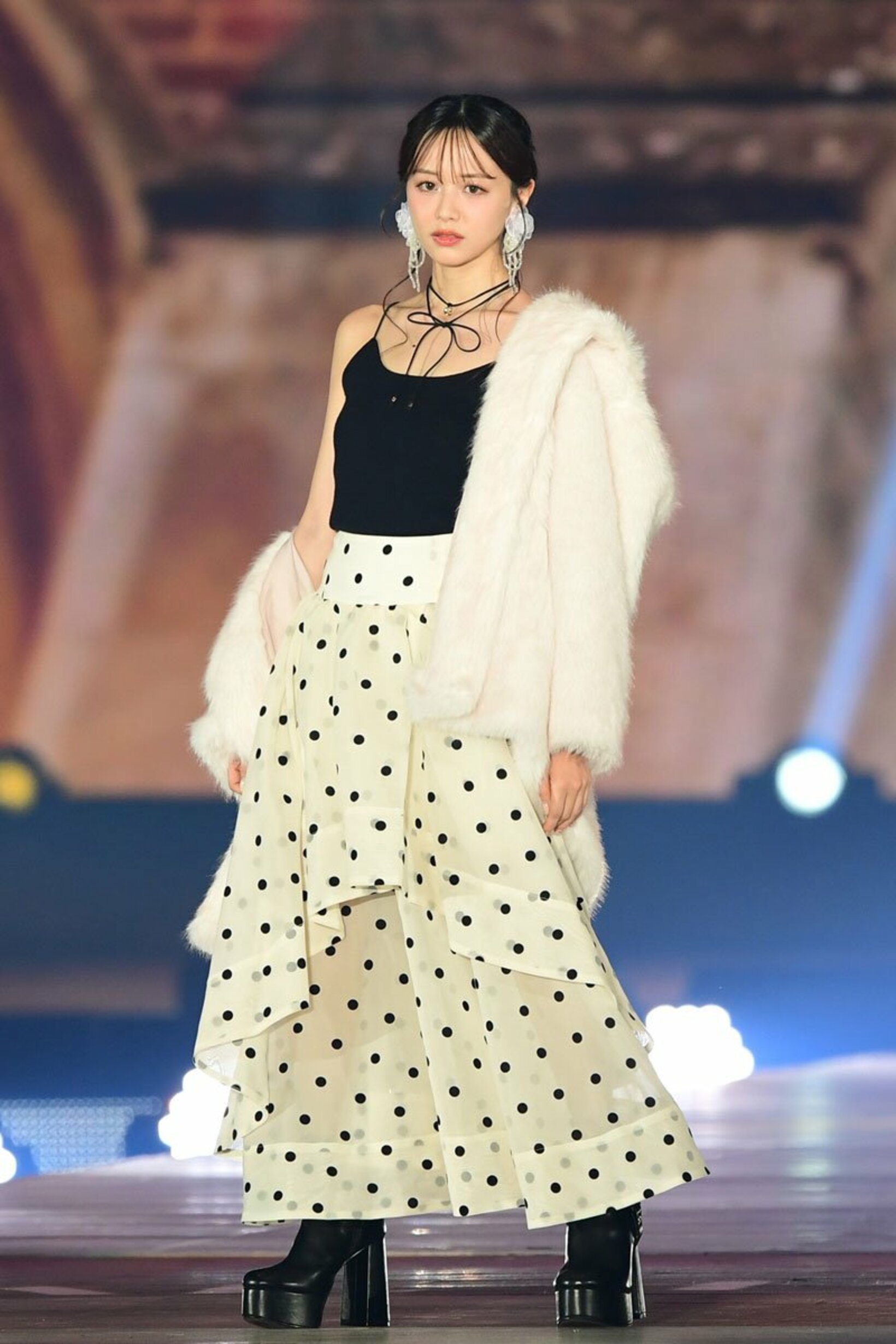 ドヤ顔でランウェイを歩く森香澄