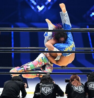 AMAKUSAにTIMEBOMBを決めたヒロム