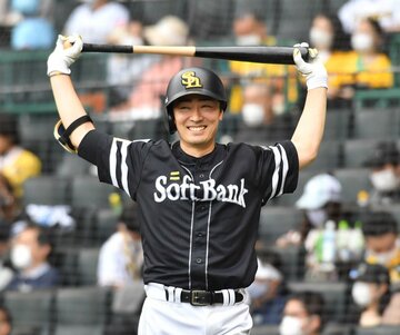  １４年ぶりの甲子園で、打撃も楽しんだ？ソフトバンク・和田