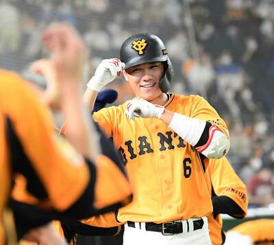 写真：巨人・坂本勇人が19試合ぶり14号2ラン ベンチでは先発・戸