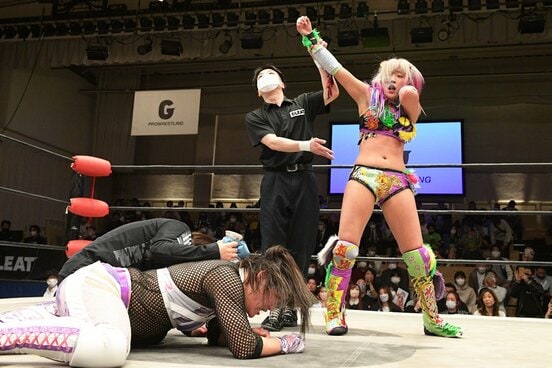 宮城倫子(左)を下したウナギ・サヤカ