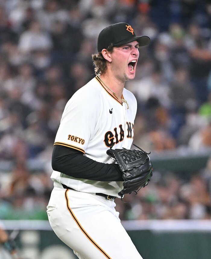 ８回のピンチをしのぎ、顔を紅潮させるウィットリー