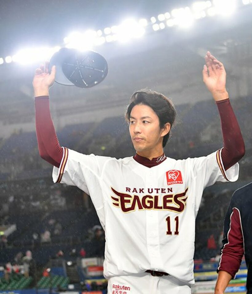  声援に応えるヒーロー・岸