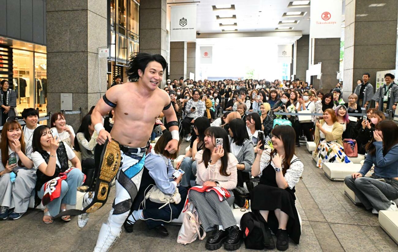 笑顔で会場を後にする上野勇希