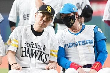 同学年ということもあり、互いを意識しあっているソフトバンク・小久保監督(左)と日本ハム・新庄監督