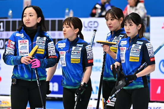 ロコ・ソラーレ現メンバーの(左から)藤沢五月、鈴木夕湖、吉田知那美、吉田夕梨花
