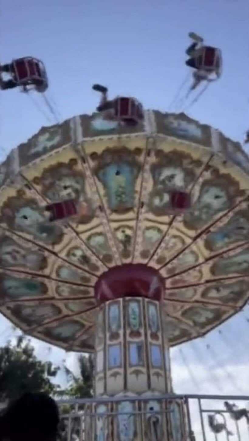 ブラジルの遊園地にあるウェーブ・スインガー（インターネットから）