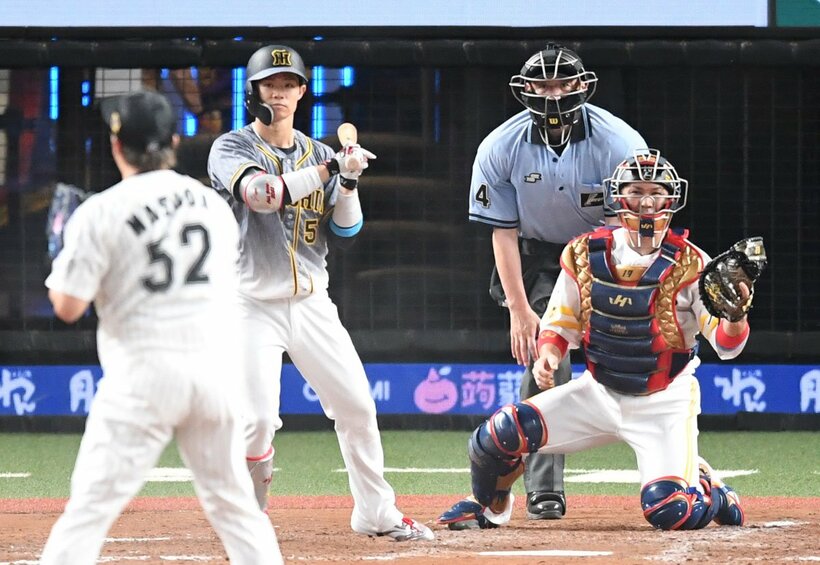  押し出しの四球を選んだ中野拓夢