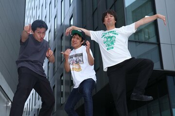 や団の（左から）ロングサイズ伊藤、本間キッド、中嶋享