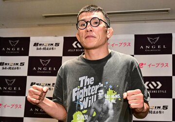 取材に応じた青木真也