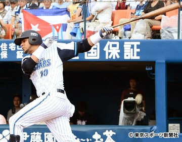 中島の刻印が入った“ナカジバット”で大暴れのグリエル