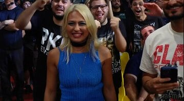 イタリア初開催のPLEを観客席で観戦したジュリア©AbemaTV,Inc.