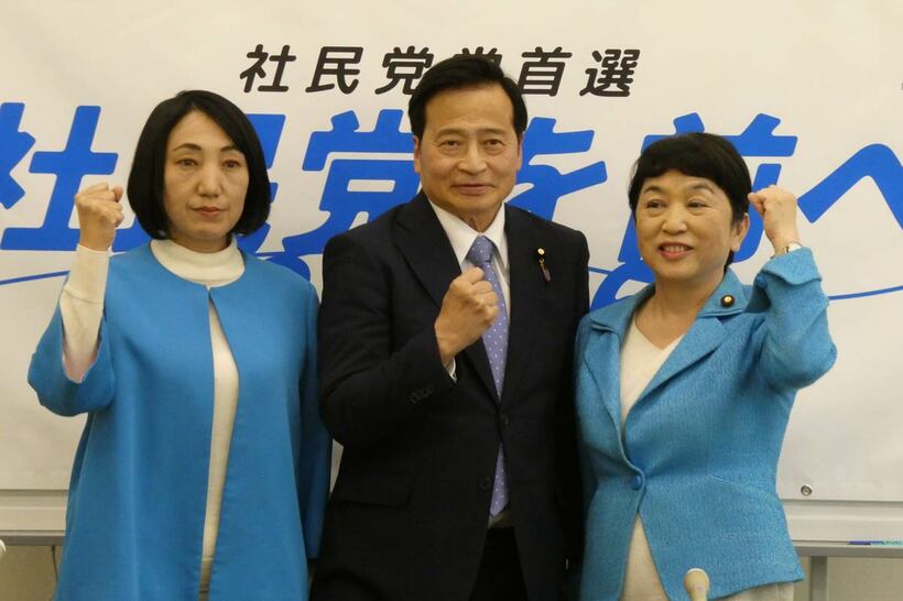 13年ぶりの党首選に出馬していた大椿裕子氏(左)、ラサール石井氏(中)、福島瑞穂氏