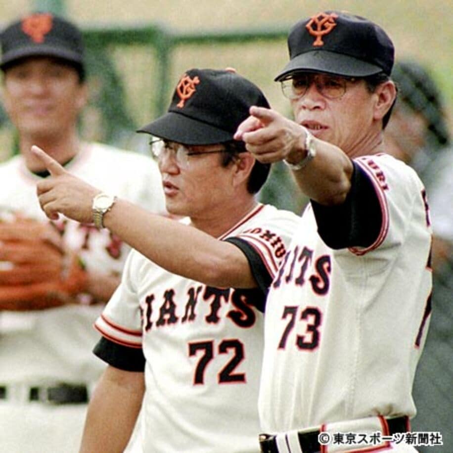  藤田監督（右）をヘッドコーチとして支えた近藤さん（１９９０年）