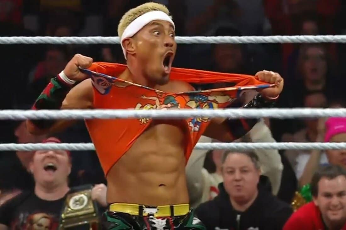 大声援を受け、ハルク・ホーガンばりにタンクトップを破る戸澤陽（©AbemaTV,Inc.）