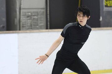  練習を公開した羽生結弦（東スポWeb）