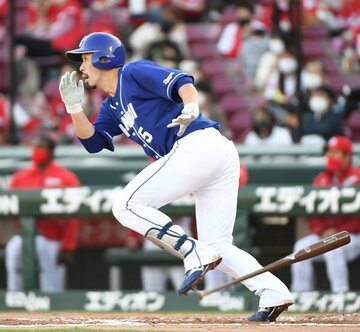  ８回に逆転打を放った中日の〝マスター〟阿部