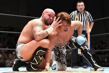 ロビー・エックス(左)とのコンビで、昨年の雪辱を狙う石森太二