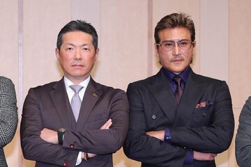 １２球団監督会議に出席したソフトバンク・小久保監督（左）と日本ハム・新庄監督（代表撮影）