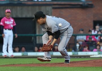 初回、田中将大は辰己涼介のゴロをはじき先制を許した