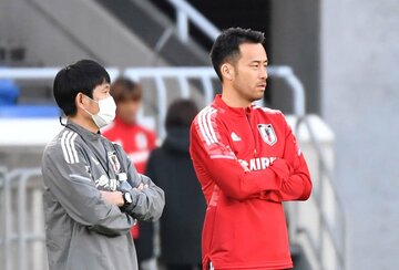 森保監督（左）と吉田麻也