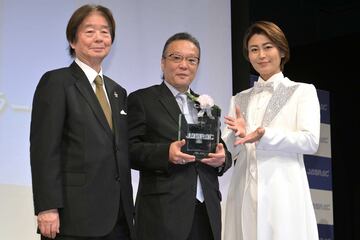 （左から）石原信一氏、加藤和也氏、氷川きよし