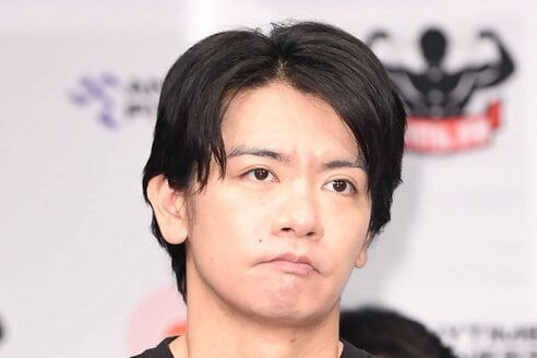 野田クリスタル 自身が代表取締役の〝土下座〟名刺を公開「こんな必死