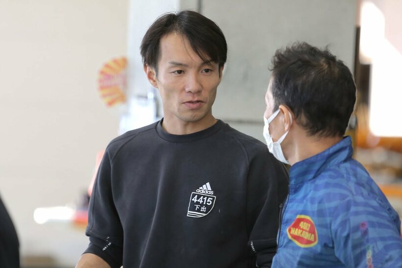 ３日目は連勝を飾った下出卓矢(左)