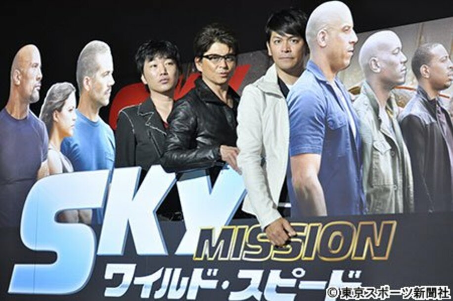 映画のイベントに登場した（左から）小沢一敬、哀川翔、岡田圭右、