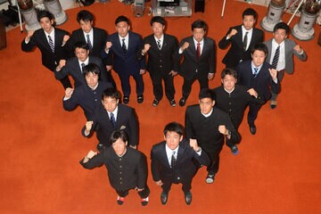 増田大（後列右端）が入寮した当時は育成選手だった