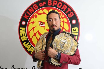 IWGPヘビー、IWGP GLOBALヘビーの両ベルトを持つ辻陽太