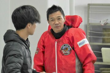 地元での優勝戦に燃える中島友和(右)