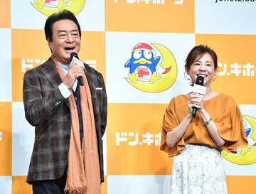  左から高橋英樹、真麻