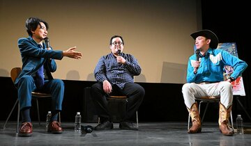 左から土岡哲朗、ぐんぴぃ、八木順一朗監督