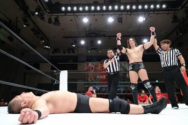 高木三四郎から３カウントを奪った竹下幸之介