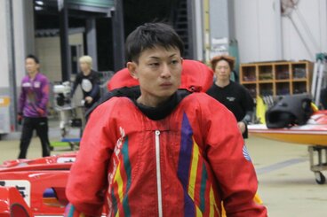 中村晃朋