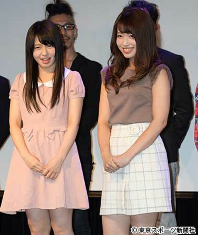 映画の先行上映会に登場した窪田美沙（左）と璃乃