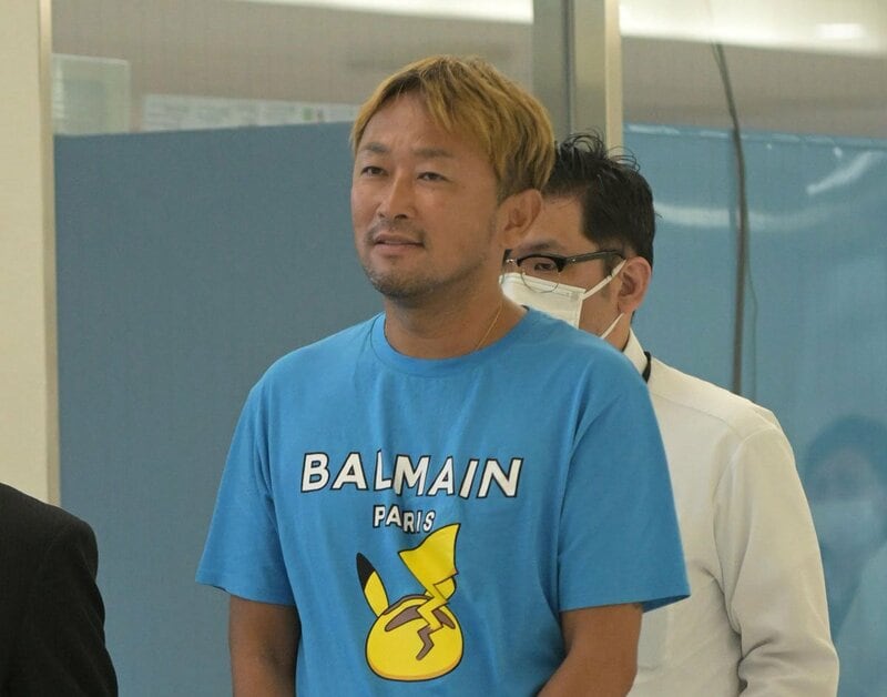成田空港に到着し、逮捕されたガーシー容疑者