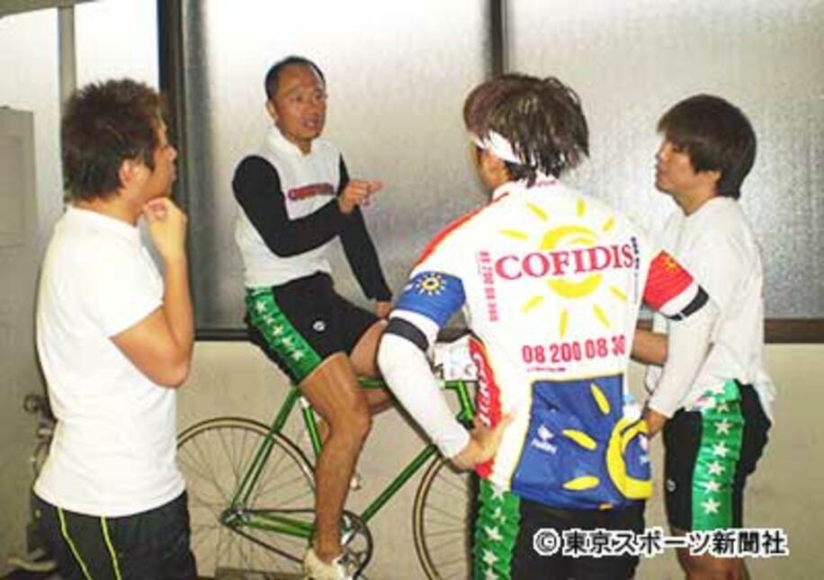競輪選手の父・黄金井憲（左から２人目）
