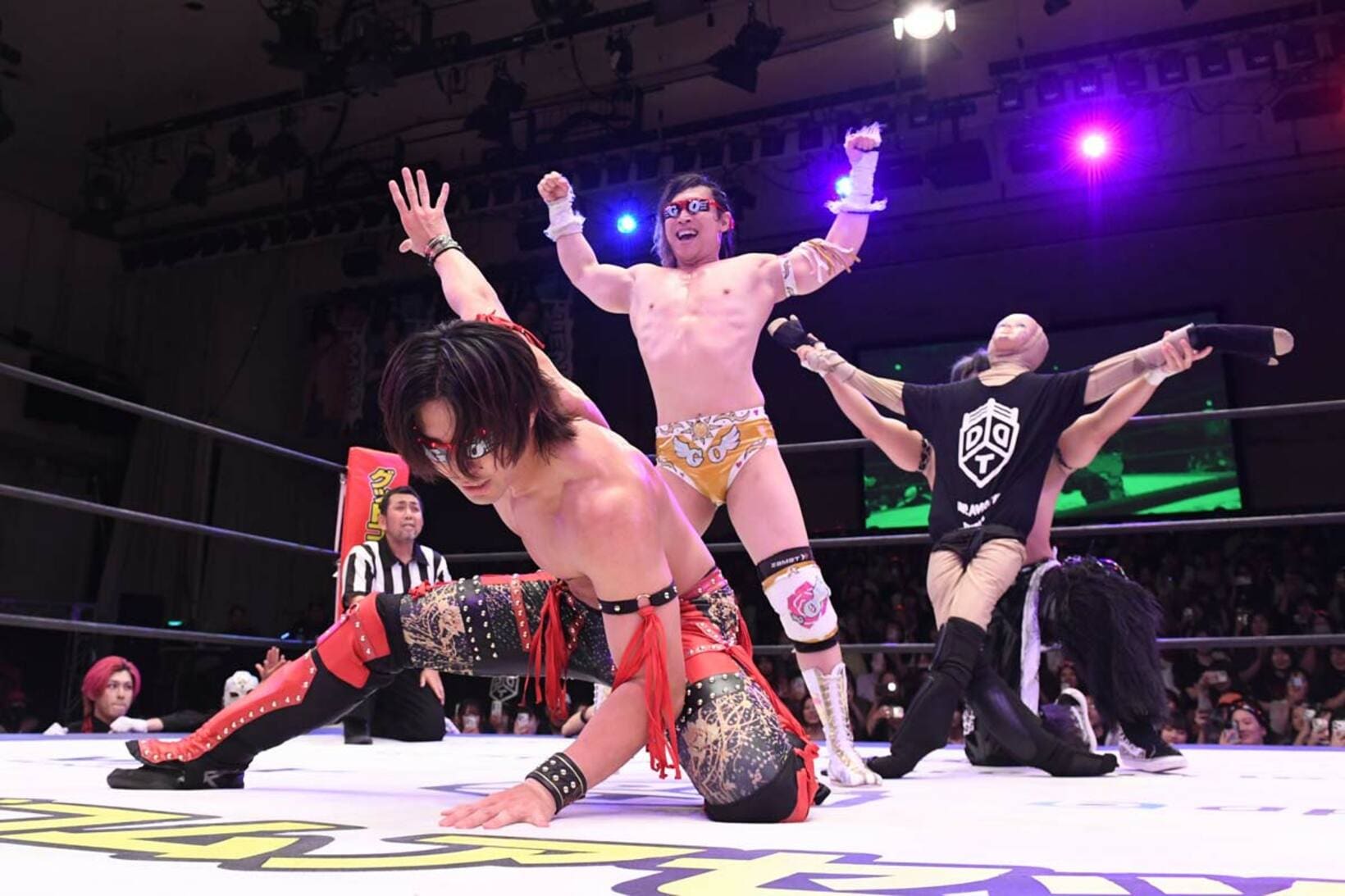（左から）武知海青、平田一喜、ヨシヒコ、ＭＡＯ