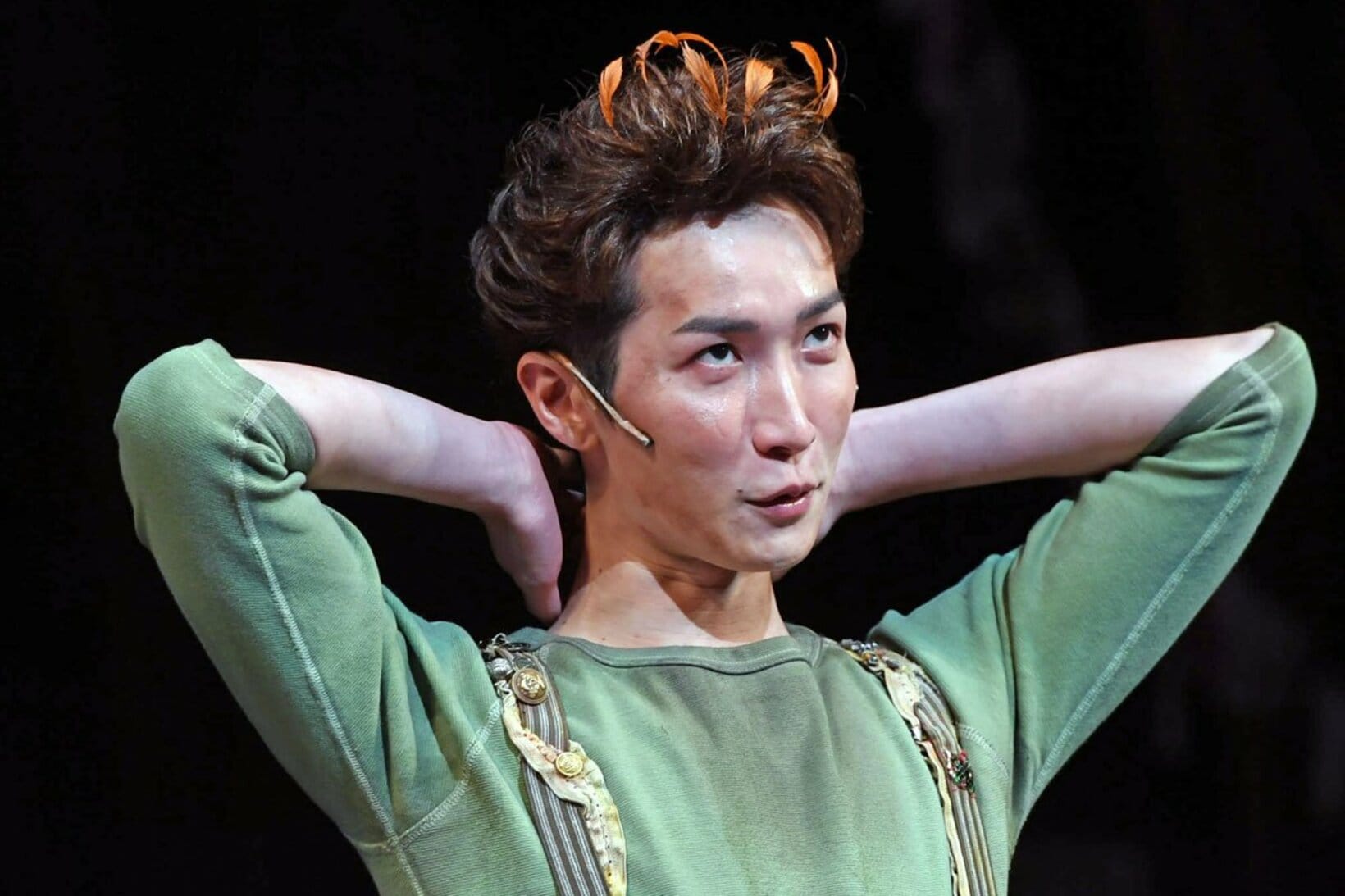 俳優としてコミカルな演技を見せる渡辺翔太