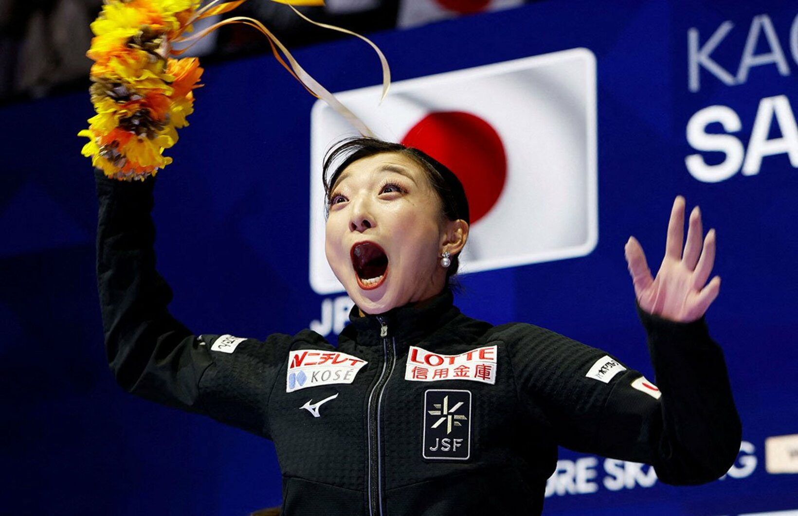 キスアンドクライで得点に驚く坂本花織（ロイター）